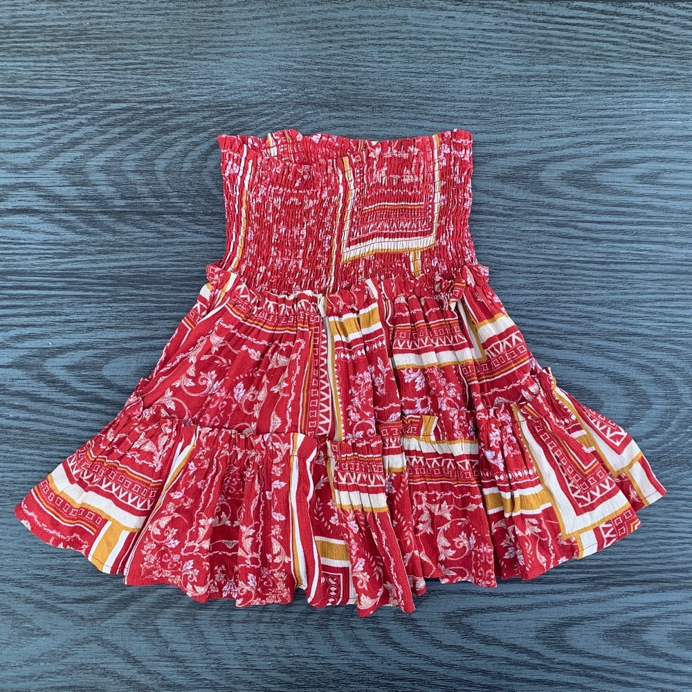 NWOT Skylar and Madison flowy mini skirt Sz Small